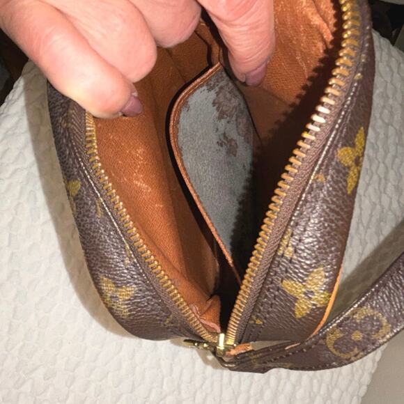 Louis Vuitton Monogram Crossbody Amazone - Picture 5 of 7